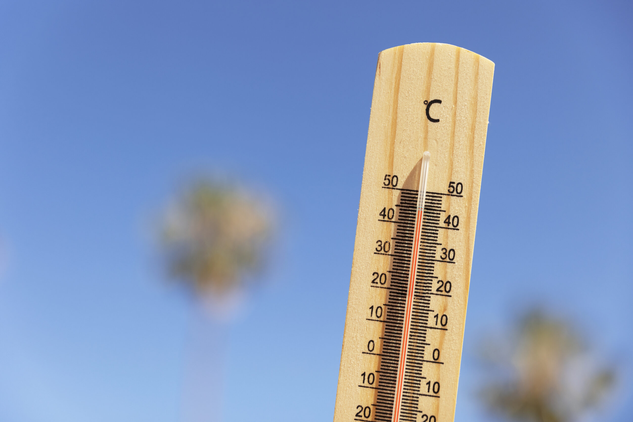 close-up-thermometer-showing-high-temperature(1)